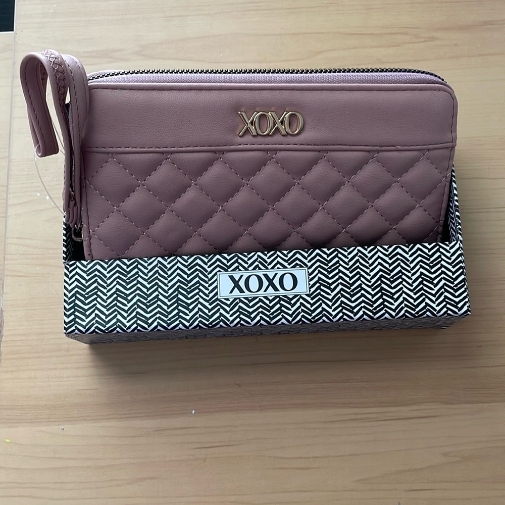 XOXO Mauve Quilted Wristlet